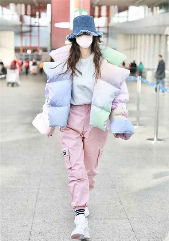 Angelababy太美了 “棉花糖”能拿来当外套？