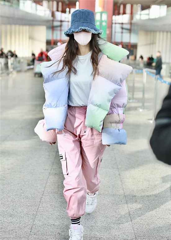 Angelababy太美了 “棉花糖”能拿来当外套？