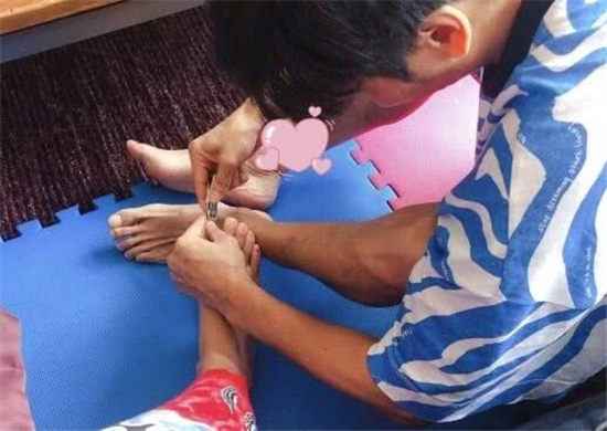 1574234975110334.jpg 演员张晋晒照喜得贵子报平安 蔡少芬与家人合照开心笑