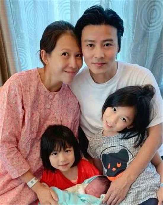 1574234988180431.jpg 演员张晋晒照喜得贵子报平安 蔡少芬与家人合照开心笑
