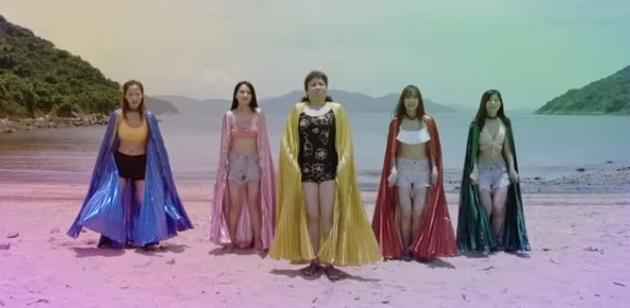 群姐许思敏秀泳装造型 乐成占据C位