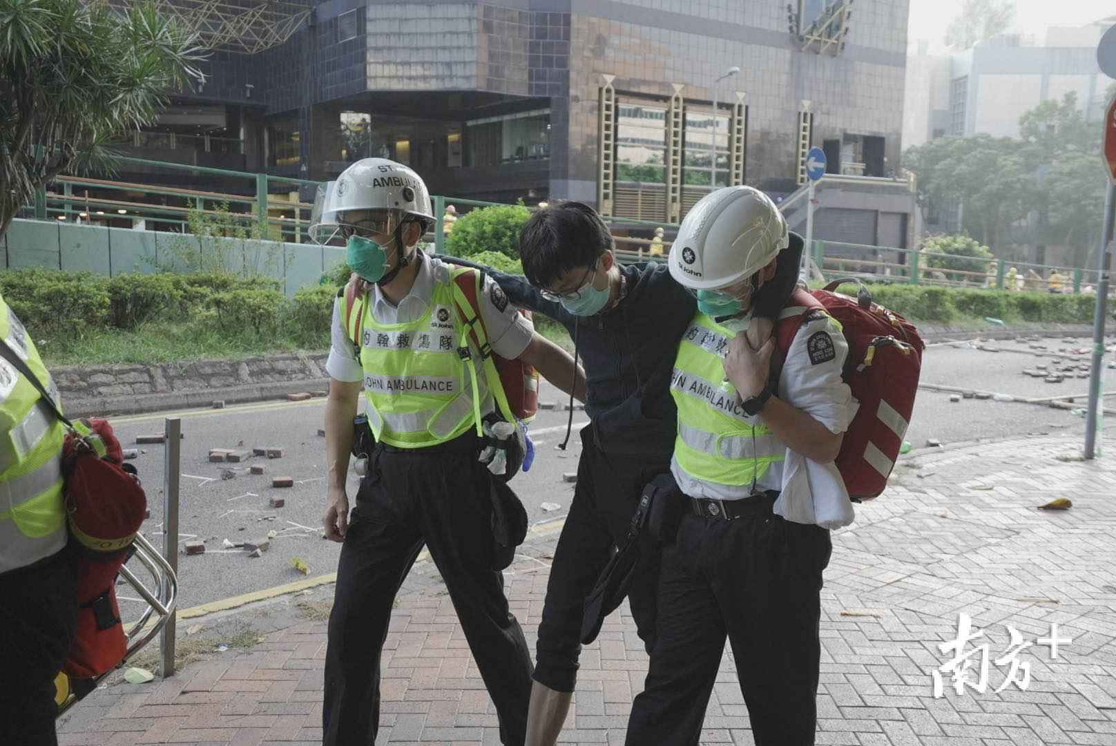 警方下令港理大留守人士平静有序分隔：事后会得到合理对待