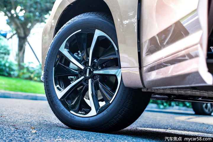 首款自主轿跑SUV，20万的售价50万级配置，年轻人不二之选