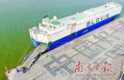 我国首批滚装出口二手车出海