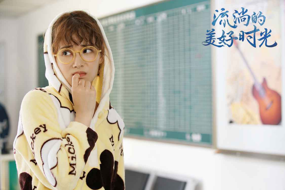 《流淌的优美年华》即将收官 柴碧云羊毛卷发型复古时髦引追捧