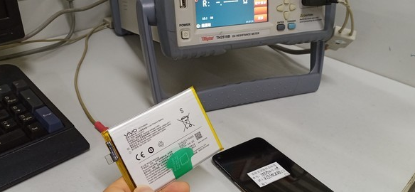 开孔全面屏vivo Z5x曝光 5000mA电池或定位中端