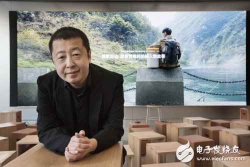 在贾樟柯的《一个桶》中iPhoneXS饰演了何种脚色