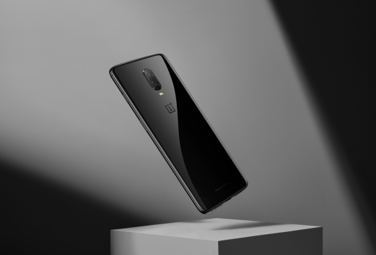 Counterpoint陈诉出炉：一加斩获2018全年印度高端手机市场销量第一