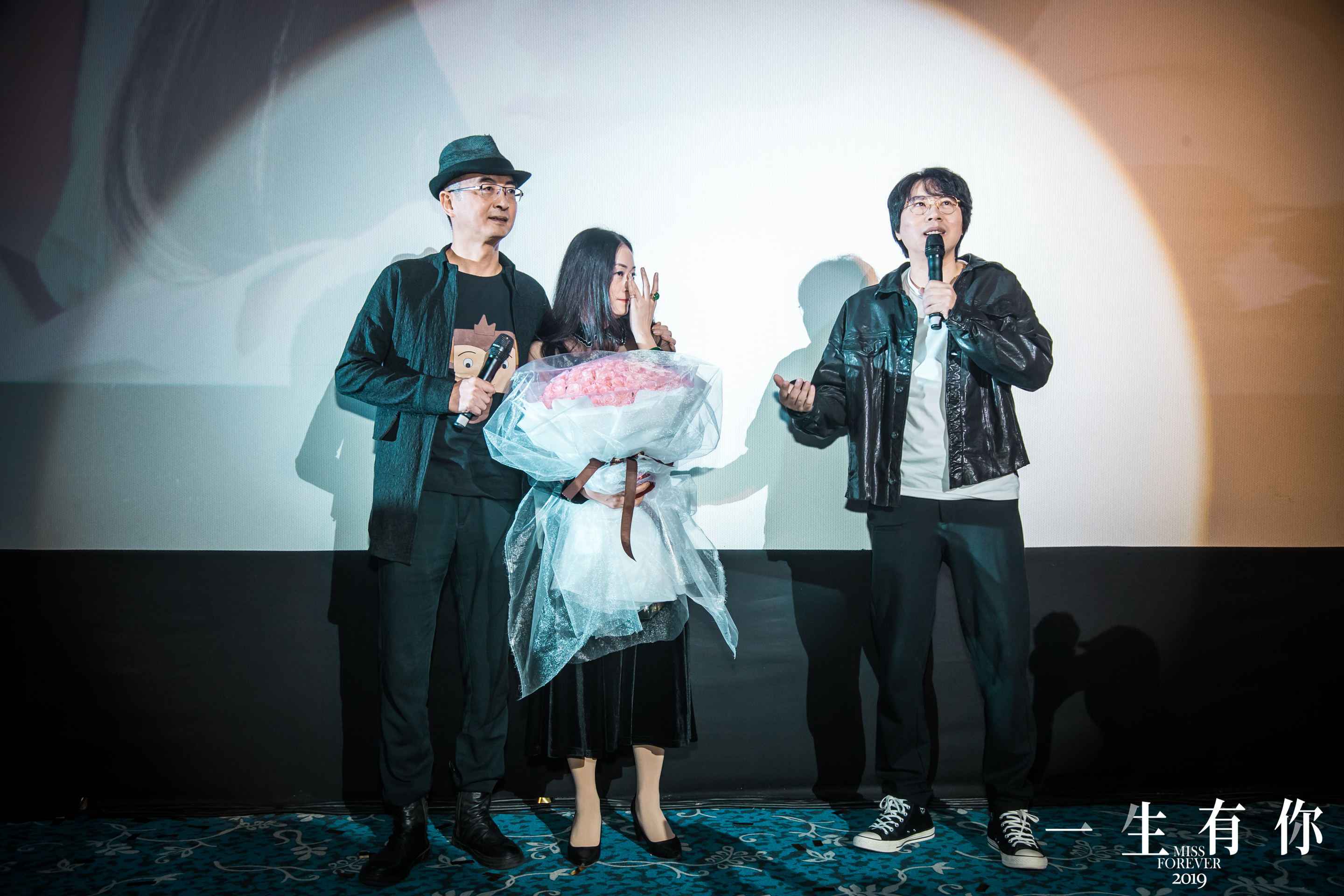 头条新闻:卢庚戌现身