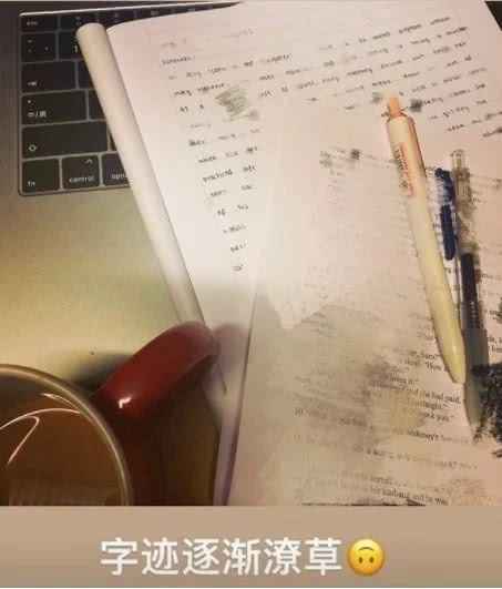 今日头条:李嫣揭示学霸作风，独自坐讲堂备课，当真进修的样子超美