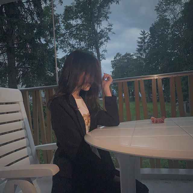 今日头条:李嫣揭示学霸作风，独自坐讲堂备课，当真进修的样子超美