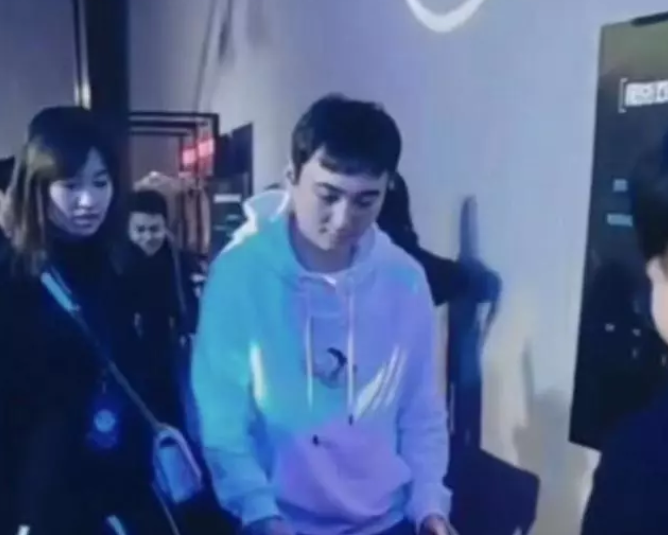 今日热点:王思聪被打消限令后首现身