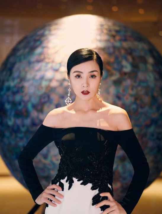 时事热点:演员姜宏波表态第32届金鸡奖 气场全开优雅在线