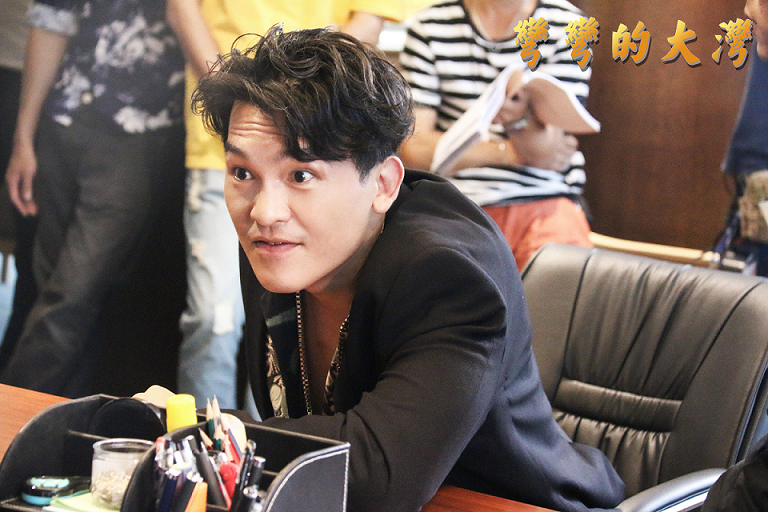 今日新闻:孙信宏《弯弯的大湾》杀青 硬派演技诠释多面脚色