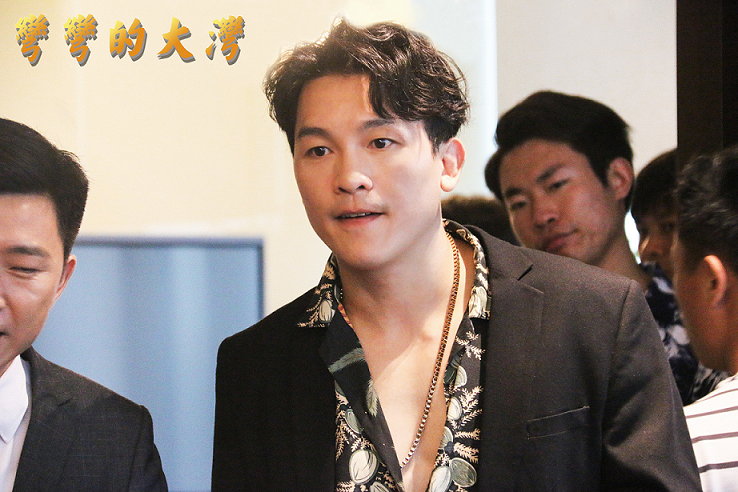 今日新闻:孙信宏《弯弯的大湾》杀青 硬派演技诠释多面脚色