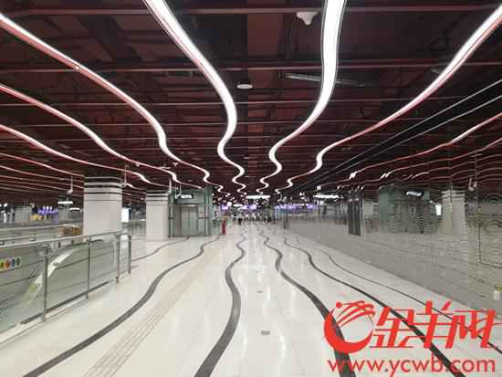 热文:别掉队!美男记者带你逛广州这个“可以游泳”的网红地铁站