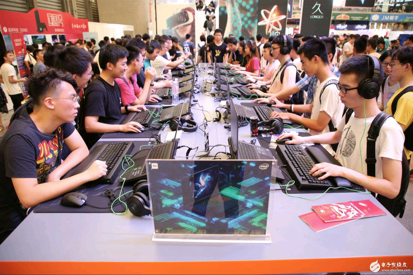 头条新闻:全面进级！搭第八代英特尔CPU小米游戏本新品宣布