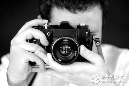 头条:cinelf手持不变器：为记录人间情动而生