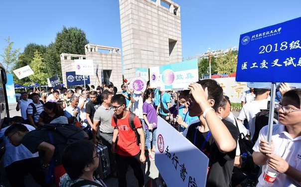 时事热点:苹果认可硬件缺陷你还要买吗 开学装备配齐3万这次要不要苹果