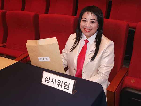 头条最新消息:星光大道评委蓝天大妈（王爱淑）出席第10届“东亚洲文艺庆典”