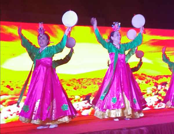 头条最新消息:星光大道评委蓝天大妈（王爱淑）出席第10届“东亚洲文艺庆典”