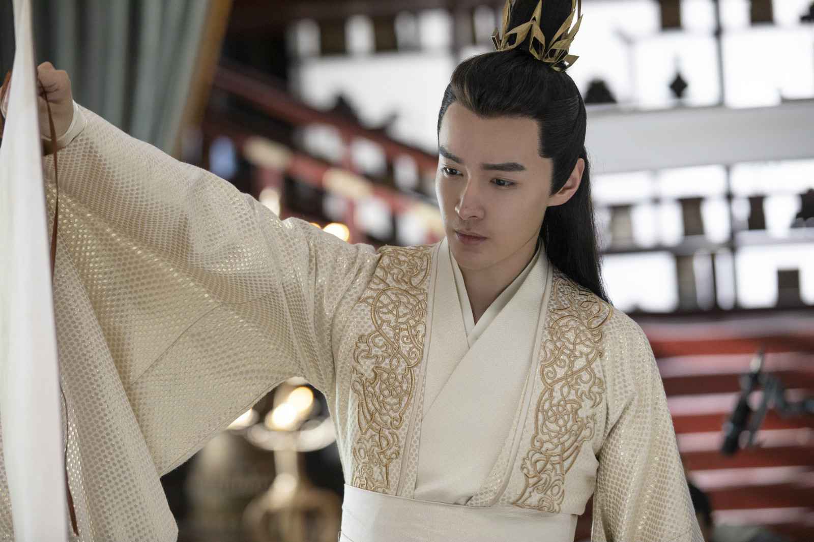 古代传奇剧《庆余年》开播 张昊唯古装造型深受好评