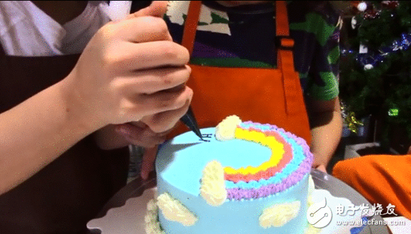 高质量的伴随用佳能HF R86跟孩子一起生长：小机身 大伶俐