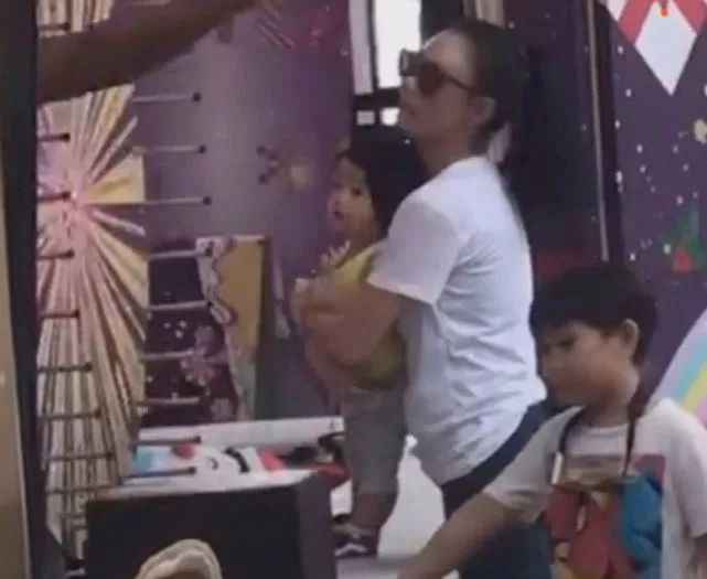 张柏芝不惧偷拍带小儿子逛街 终极真面目曝光