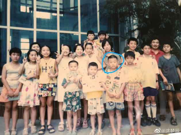 沈梦辰让杜海涛猜童年合影里哪个是她 功效杜海涛圈出来一个男生