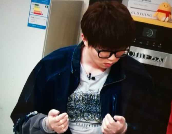 宝藏男孩毛不易又营业了！仿照小S心情包笑翻全场