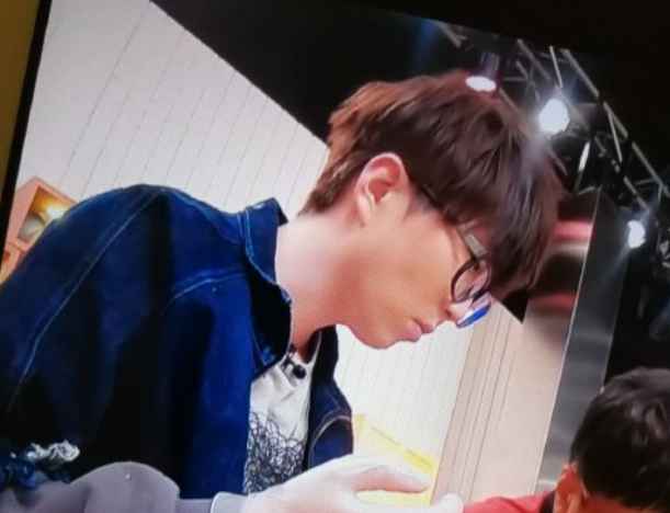 宝藏男孩毛不易又营业了！仿照小S心情包笑翻全场