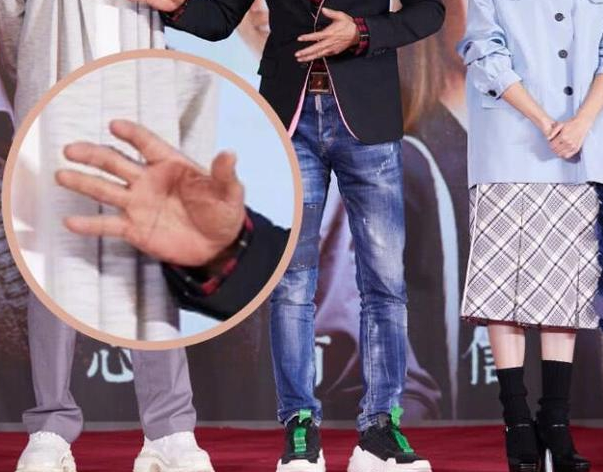 经纪人晒任达华事情照 受伤右手已不见伤痕