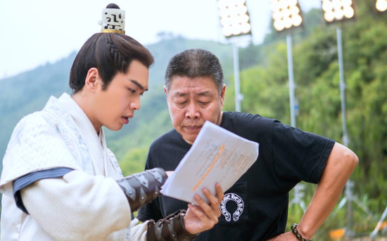 张若昀破晓发文秒删 疑似diss亲生爸爸