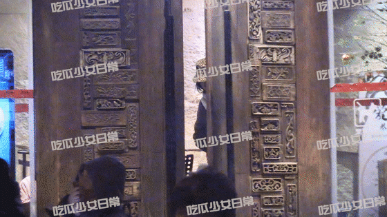 李亚鹏与生疏美男一同回家 与女友Susie情感生变？