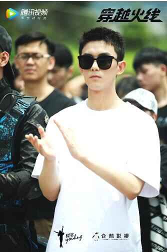 超等网剧《穿越火线》深圳火热开机 吴磊化身电竞少年