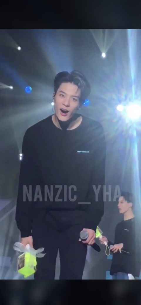 NCT演唱会惊现亲妈粉「Jeno呀，妈妈在这里！」Jeno的回响是...