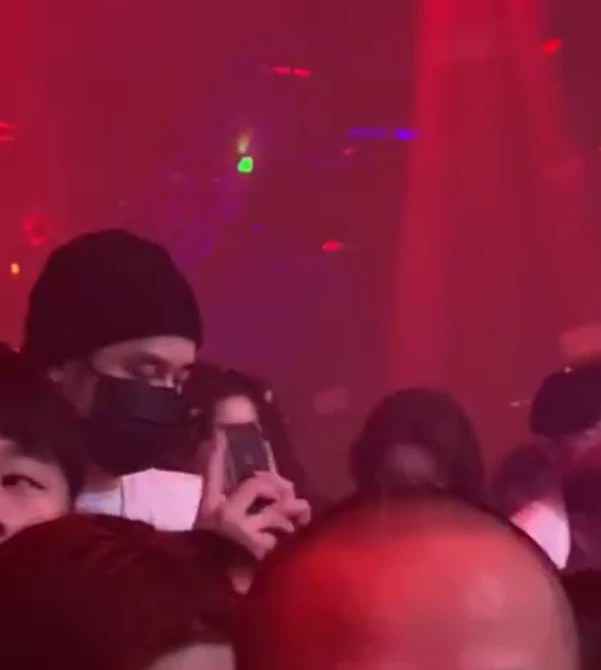 网友酒吧偶遇蒋劲夫 脸色似未受家狂风浪影响