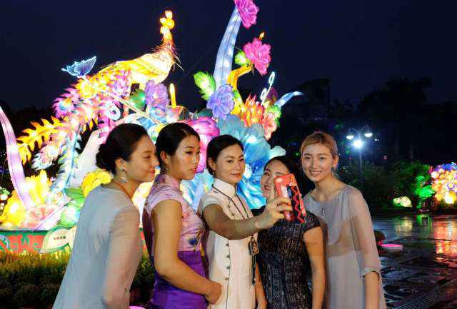 云台花圃2018中秋灯会正式亮灯！这场“粤”色灯展不行错过