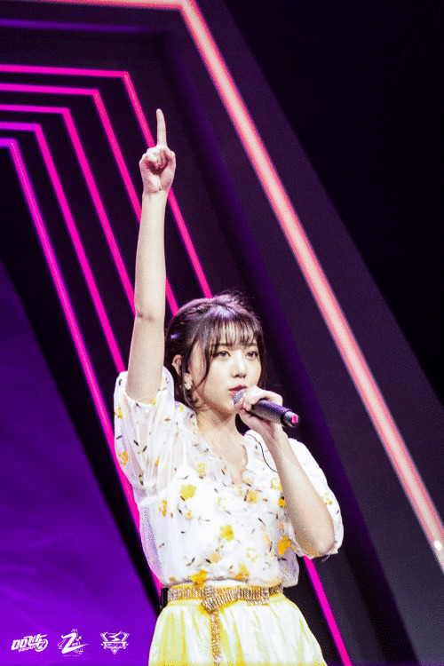 刘人语热力献唱《无限速》《双响炮》助阵QQ飞车手游S联赛秋季赛总决赛