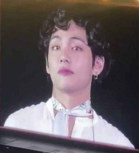 BTS防弹少年团V超复古卷发造型！
