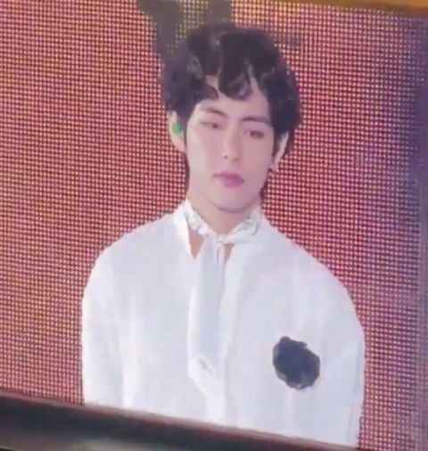 BTS防弹少年团V超复古卷发造型！