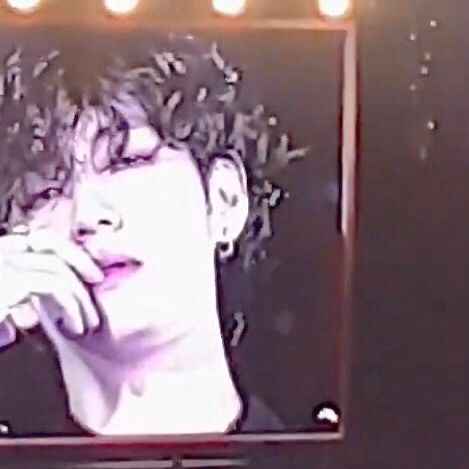 BTS防弹少年团V超复古卷发造型！