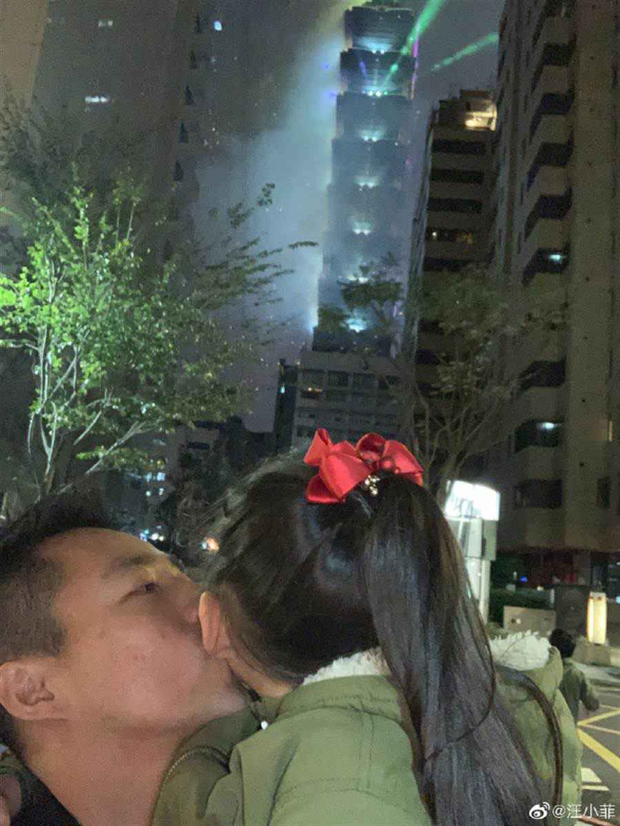 汪小菲甜晒和女儿合照。(图／翻摄自微博)
