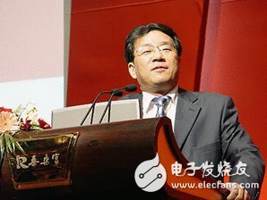 三十年前，他被称为“电商教父”被称为中国电商的鼻祖。他曾逼马云致歉，却被马云甩出几条街