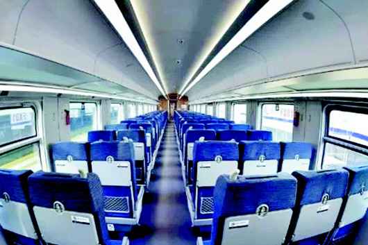 青岛首次开动作卧列车 