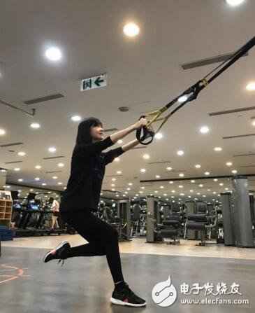 周慧敏晒健身照美艳感人，有什么科技是能让人美艳感人呢