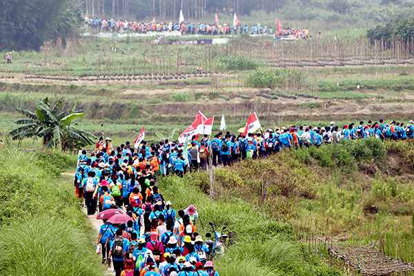 2000多名市民介入广清穿越徒步大会 感受双城魅力