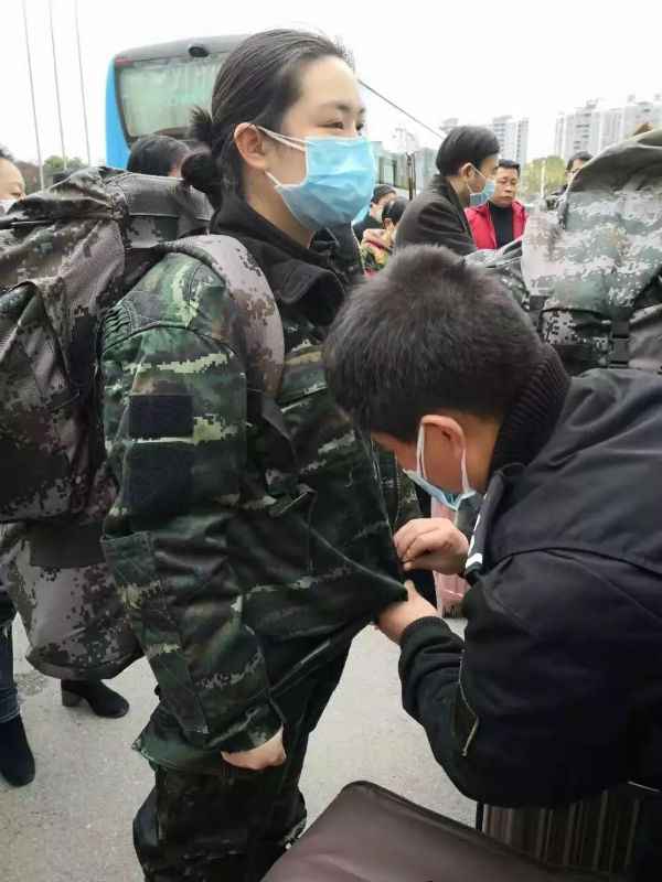 【抗击疫情伉俪档（一）】 你勇往直前驰援湖北疫区，我一步不退守护故里平安