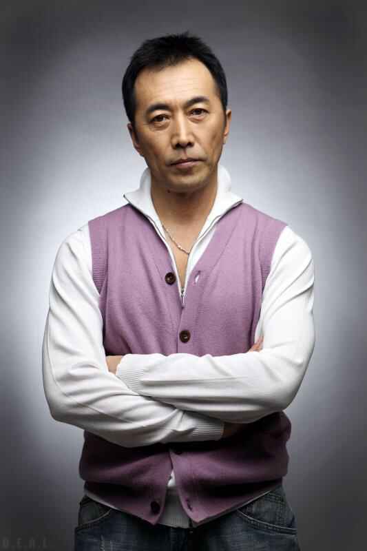 《南边有乔木》热播，老戏骨郑晓宁变身爱情专家