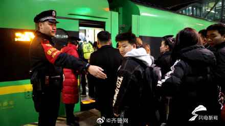 “绿巨人”来了!菏泽迎来首趟动车组 前往北京时间将明明缩短 “绿巨人”来了!菏泽迎来首趟动车组 前往北京时间将明明缩短